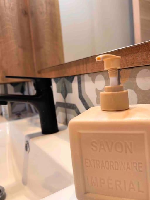 Loft Pied De Coline Au Calme Apartment Ginasservis Luaran gambar