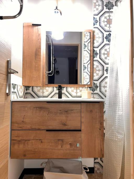 Loft Pied De Coline Au Calme Apartment Ginasservis Luaran gambar
