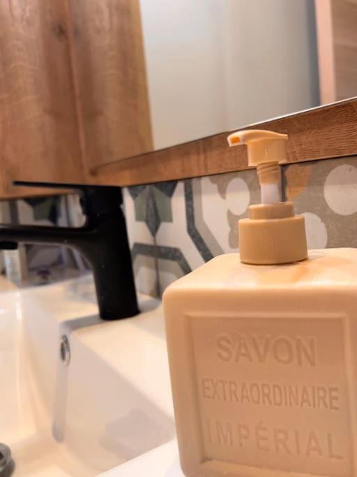 Loft Pied De Coline Au Calme Apartment Ginasservis Luaran gambar