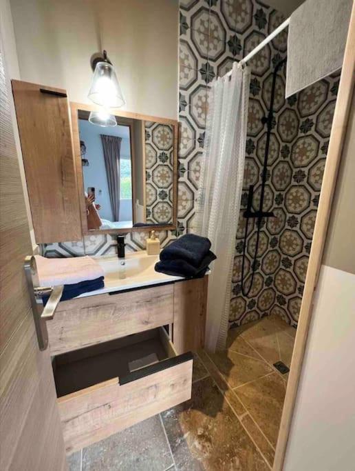 Loft Pied De Coline Au Calme Apartment Ginasservis Luaran gambar